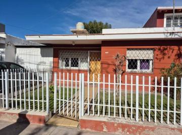 Casa · 138m² · 5 Ambientes · 2 Cocheras · Casa en Venta en Guaymallen