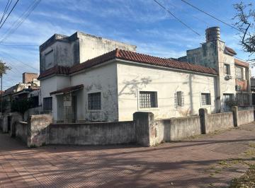 Casa · 184m² · 5 Ambientes · 1 Cochera · Casa en Venta a Reciclar