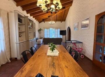 Casa de 7 ambientes, Guaymallén · Casa en Venta en Barrio Unimev III