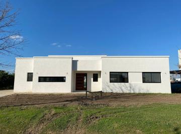 Casa · 802m² · 5 Ambientes · Casa en Alquiler 3 Dorm. y Pileta