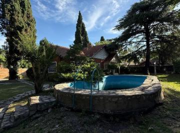 Casa · 200m² · 5 Ambientes · 4 Cocheras · Casa Quinta a La Venta en Monte Grande