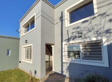 Casa · 100m² · 3 Ambientes · 1 Cochera · Hermosa Propiedad Apta a Crédito