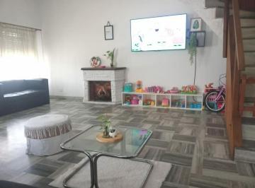 Casa · 400m² · 6 Ambientes · 3 Cocheras · Casa - Luis Guillon