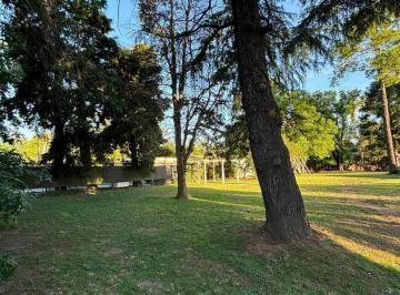 Quinta vacacional · 80m² · 4 Ambientes · 1 Cochera · Casa Quinta en Venta