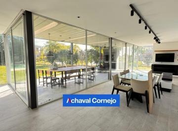 Casa · 167m² · 3 Ambientes · 1 Cochera · Casa en Vistas, 2 Dorm. con Pileta, Lote en Esquina