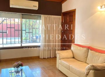 Casa de 4 ambientes, La Matanza · Venta Casa en Lote Propio de 4 Ambientes con Parque y Cochera en Isidro Casanova