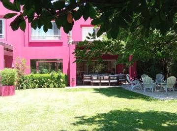 Casa · 280m² · 5 Ambientes · 2 Cocheras · Casa en Venta