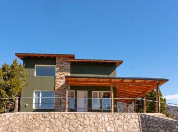 Casa · 169m² · 8 Ambientes · Casas con Vista Al Lago y Las Montañas