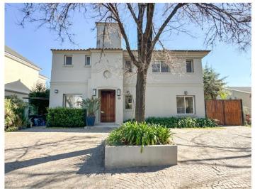 Casa · 149m² · 5 Ambientes · 2 Cocheras · Casa en Alquiler en Santa Maria de Los Olivos, Malvinas Argentinas - 5 Ambientes