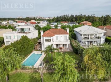 Casa · 210m² · 5 Ambientes · 2 Cocheras · Casa en Venta con Renta, Barrio Los Sauces Nordelta.
