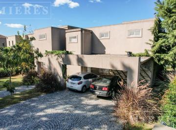 Casa · 240m² · 5 Ambientes · 2 Cocheras · Casa en Venta - Lote a La Laguna - La Comarca, Bancalari