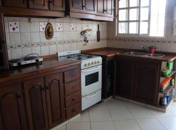 Casa · 193m² · 4 Ambientes · 1 Cochera · Venta Casa 4 Amb. + Garage + Local + Departamento