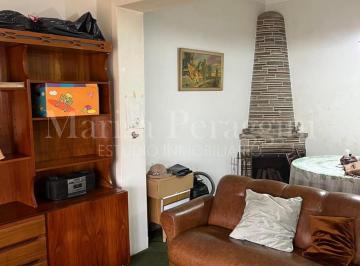Casa de 4 ambientes, Morón · Chalet 4 Amb. en Venta. a Modernizar. con Jardin Al Frente y Garage.