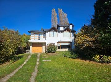 Casa · 189m² · 5 Ambientes · 1 Cochera · Excelente Casa con Vista en Melipal