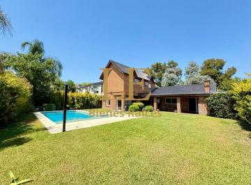 Casa · 205m² · 5 Ambientes · 5 Cocheras · Venta Casa en Septiembre Apto Credito