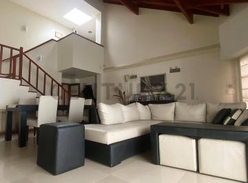 Casa · 306m² · 5 Ambientes · 1 Cochera · Propiedad en Venta - Barrio Zacagnini