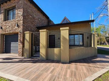 Casa · 234m² · 5 Ambientes · 2 Cocheras · Apta Credito Hipotecario Casa con Excelente Calidad