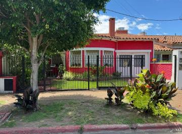 Casa de 3 ambientes, Morón · Chalet en Venta en Castelar