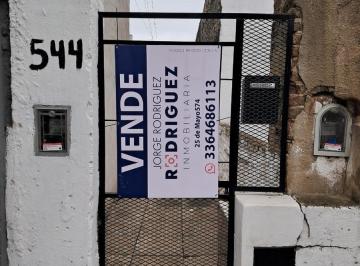 ingreso · Casa Interna a Media Cuadra de Av Viale