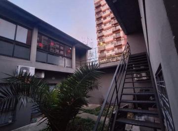 Oficina comercial , Avellaneda · Oficina en Alquiler Al Contrafrente en Primer Piso por Escalera