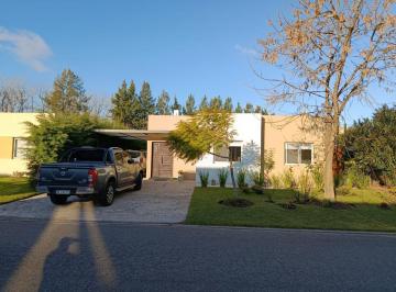 Casa de 4 ambientes, Pilar · Los Robles, complejo La Cañada