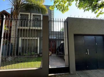 Casa · 155m² · 4 Ambientes · 1 Cochera · Casa Chalet en Venta en Temperley, Lomas de Zamora, G. B. a. Zona Sur
