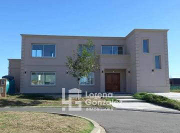 Casa · 180m² · 4 Ambientes · 4 Cocheras · Haras Santa Maria, Casa en Alquiler