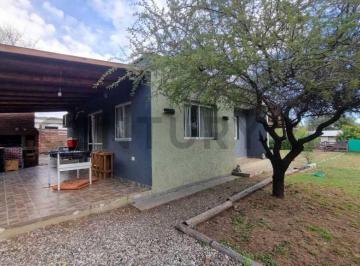 Casa · 118m² · 3 Ambientes · 2 Cocheras · Casa de 2 Dor, con Amplio Lote y Vsitas.