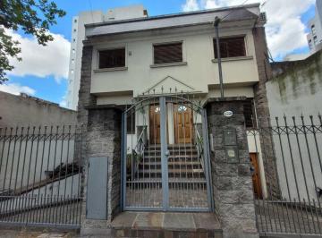 Casa · 233m² · 8 Ambientes · 5 Cocheras · 2 Duplex de 2 Pisos/sotano/unificados en Banfield