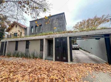 Casa · 125m² · 4 Ambientes · Duplex 4 Ambientes Cochera Jardin Parrilla Adrogue