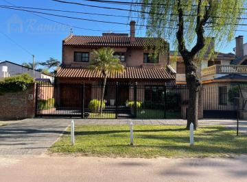 Casa · 175m² · 4 Ambientes · 1 Cochera · Casa en Venta 4 Ambientes con Pileta - Moreno Centro