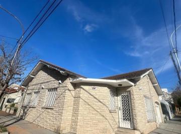 Casa · 150m² · 4 Ambientes · 1 Cochera · Alquiler 24 Meses Chalet 4 Amb. Chauvin