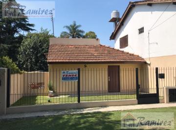 Casa · 160m² · 5 Ambientes · 2 Cocheras · Casa 5 Ambientes en Venta con Pileta, Excelente! - Paso del Rey