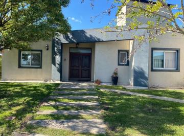 Casa · 172m² · 5 Ambientes · 2 Cocheras · Usd 185.000. - Al Agua 4 Dorm. + Gal. + Coch