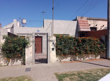 Casa · 60m² · 5 Ambientes · 1 Cochera · Casa de 2 Dorm. - Arroyito