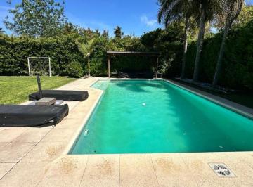 Casa · 242m² · 7 Ambientes · Nueva Casa en Venta El Encuentro