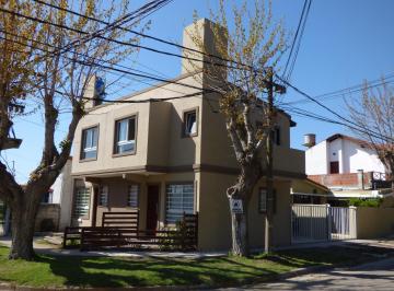 Casa · 170m² · 6 Ambientes · 3 Cocheras · Dúplex en Venta - 1 Dormitorio 1 Baño - 200 m² - Mar de Ajó