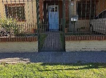 Casa · 120m² · 4 Ambientes · 1 Cochera · Casa en Venta - 3 Dorm. 1 Baño - 300 m² - Luján