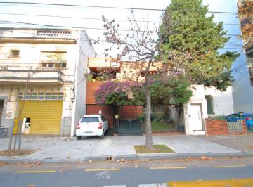 Casa · 330m² · 6 Ambientes · 3 Cocheras · Elpidio González 5164: Excelente Casa Lote Propio de 6amb. Jardín Cochera