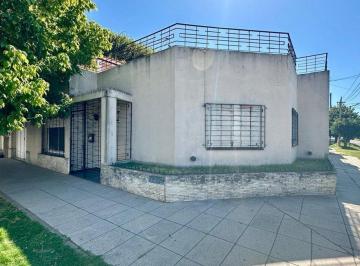 Casa · 85m² · 4 Ambientes · 1 Cochera · Casa 4 Amb en Venta en Bernal Oeste Patio Terraza