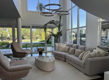 Casa · 400m² · 5 Ambientes · 2 Cocheras · Casa en Nuevo Quilmes