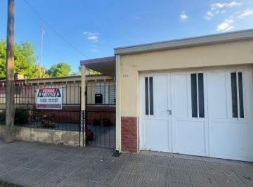 Casa de 5 ambientes, Esperanza · Casa de Tres Dorm. en Barrio Este, Esperanza