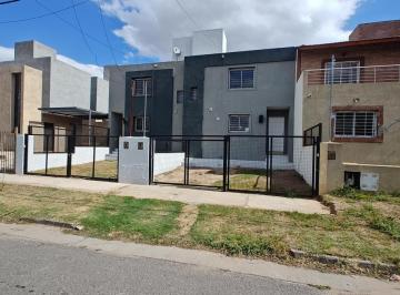 Casa · 80m² · 3 Ambientes · 2 Cocheras · Duplex 2 Dorm. Nuevo San Salvador