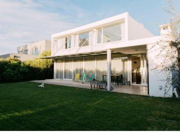 Casa · 215m² · 5 Ambientes · Venta Excelente Casa 5 Ambientes - Arenas del Sur