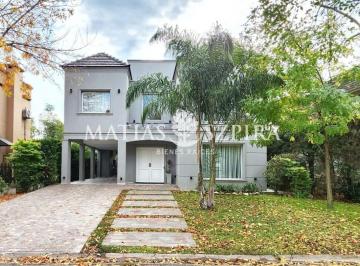 Casa · 228m² · 4 Ambientes · 2 Cocheras · Casa en Venta en Haras Maria Eugenia