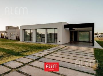 Casa · 209m² · 4 Ambientes · 1 Cochera · Campo Daromy | Casa en Venta 3 Dorm. en Pb