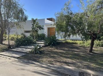 Casa · 140m² · 5 Ambientes · 2 Cocheras · Casa en Barrio Alvear de Benavidez