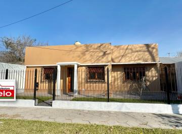 Casa de 6 ambientes, Almirante Brown · Casa Americana
