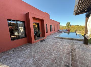 Casa · 190m² · 5 Ambientes · 2 Cocheras · Casa en Venta en Villa Allende Golf, 3 Dorm., 3 Baños, Amplia, Luminosa, con Pileta