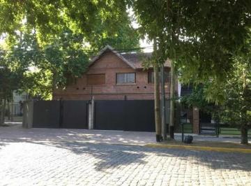 Departamento · 130m² · 3 Ambientes · 2 Cocheras · Dúplex en Alquiler - 2 Dorm. 2 Baños - Adrogué
